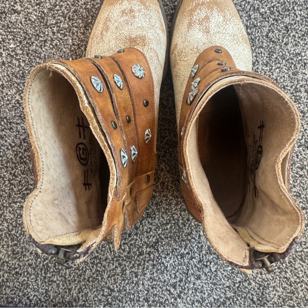 Women's Circle G Camel Harness & Studs Zipperr Ankle Boots Size 7 - Picture 6 of 9
